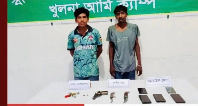 খুলনার জিন্নাপাড়ায় সেনা ও পুলিশের যৌথ অভিযানে অস্ত্রসহ কিশোর গ্যাংয়ের দুই সদস্য আটক