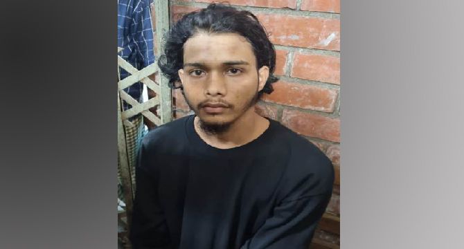 মোহাম্মদপুরে ছিনতাইয়ের ঘটনায় পলাতক এক ছিনতাইকারী গ্রেফতার