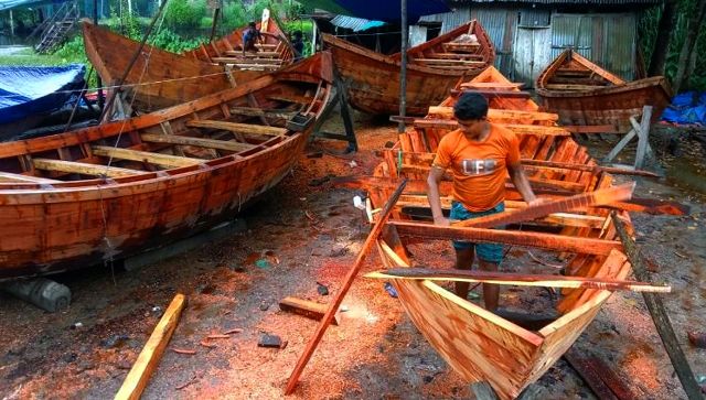 ভোলায় নৌকায় স্বাবলম্বী শতাধিক পরিবার