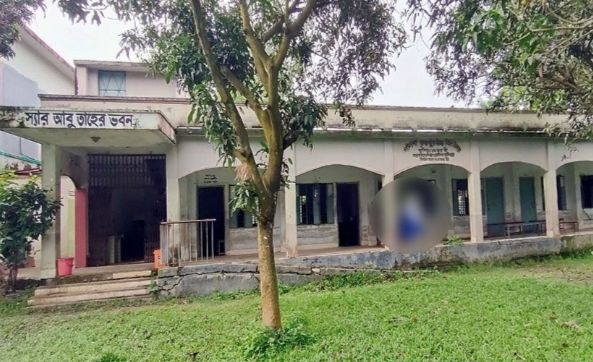 নওগাঁর রাণীনগরে শিক্ষার্থীকে শ্রীলতাহানির অভিযোগে শিক্ষক বরখাস্ত