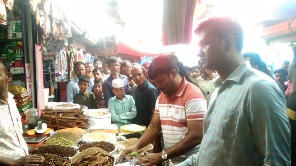 ঈদকে সামনে রেখে, ঠাকুরগাঁওয়ের বালিয়াডাঙ্গীতে ইউএনও’র বাজার মনিটরিং ৩ দোকানীর জরিমানা