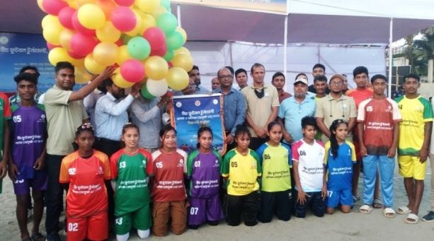 কক্সবাজারে শুরু হয়েছে বীচ ফুটবল টুর্নামেন্ট