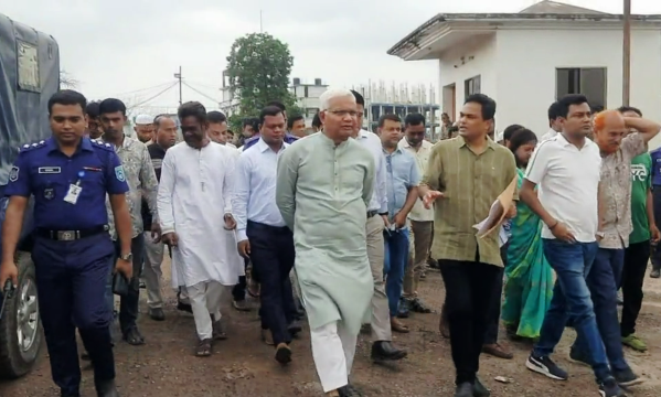 হিলি স্থলবন্দর পরিদর্শন করেছেন সমাজকল্যাণ মন্ত্রী ডা এজেডএম জাহিদ