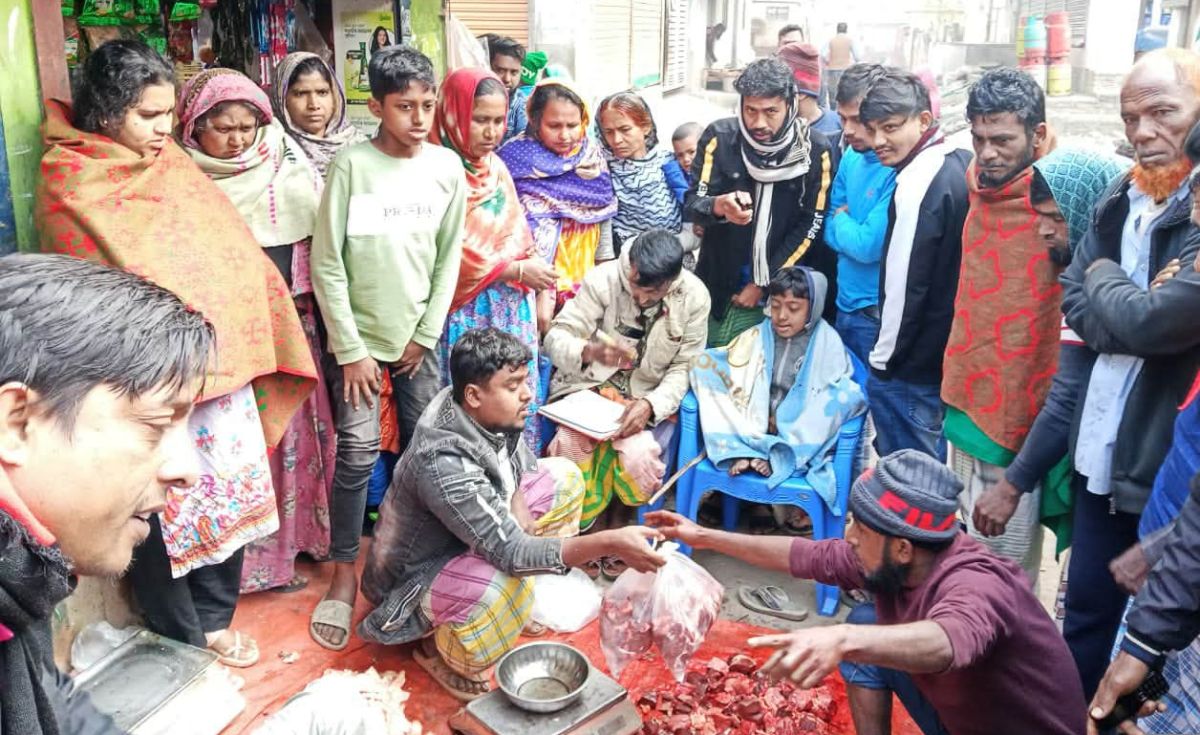 আশুলিয়ায় সরকারি আইন অমান্য করে প্রকাশ্যে গরু জবাই ও মাংস বিক্রি-নিরব ভুমিকায় প্রশাসন
