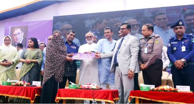 খুলনা সিটি কর্পোরেশনের ১০ নং ওয়ার্ডে ফ্যামিলি কার্ড বিতরণ কার্যক্রমের শুভ উদ্বোধনী অনুষ্ঠানে