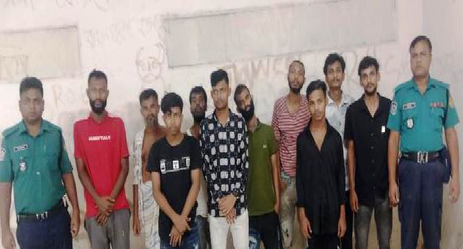বিশেষ অভিযানে বিভিন্ন অপরাধে জড়িত ১০ জনকে গ্রেফতার করেছে মোহাম্মদপুর থানা পুলিশ