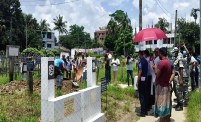 দাফনের ৫ দিন পর গোপালগঞ্জে নিহত তিন জনের মরদেহ উত্তোলন করা হয়েছে