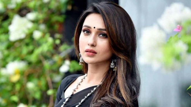 মিমি চক্রবর্তী হেনস্তার শিকার