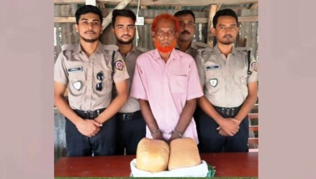 শার্শা টেংরায় মাদকদ্রব্য নিয়ন্ত্রণ অধিদপ্তরের অভিযানে চার কেজি গাঁজাসহ এক জন গ্রেফতার