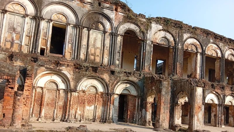 মানিকগঞ্জের ঐতিহাসিক তেওতা জমিদারবাড়ি আজ ধ্বংসের দ্বারপ্রান্তে