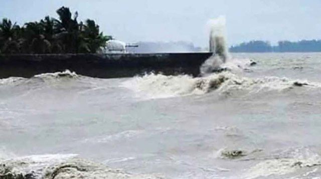 দেশের উপকূলীয় ও দক্ষিণ-পূর্বাঞ্চলীয় সাতটি অঞ্চলে নদীবন্দরে ১ নম্বর সতর্ক সংকেত