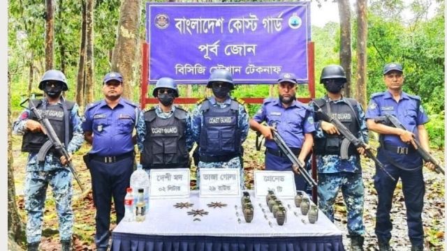 টেকনাফে পুকুরে মিলল বস্তাবন্দি হ্যান্ডগ্রেনেড ও তাজা গুলি