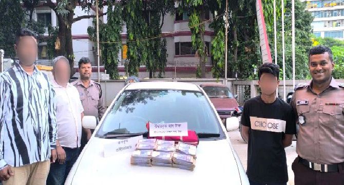 ৫০ লক্ষ টাকার জাল নোটসহ তিনজনকে গ্রেফতার করেছে ডিএমপির গুলশান থানা পুলিশ