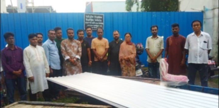 মানুষ মানুষের জন্যে, জীবন জীবনের জন্যে, একটু সহানুভূতি কি মানুষ পেতে পারেনা? আসুন, এ গানের কথাগুলো বুকে ধারণ করে একজন অসহায় মায়ের পাশে দাড়াই-