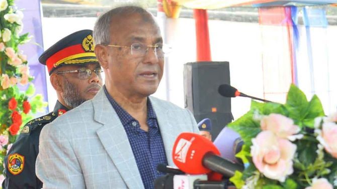 বন্দিদের নিরাপত্তার পাশাপাশি মানবাধিকার নিশ্চিত করতে হবে:  স্বরাষ্ট্র উপদেষ্টা