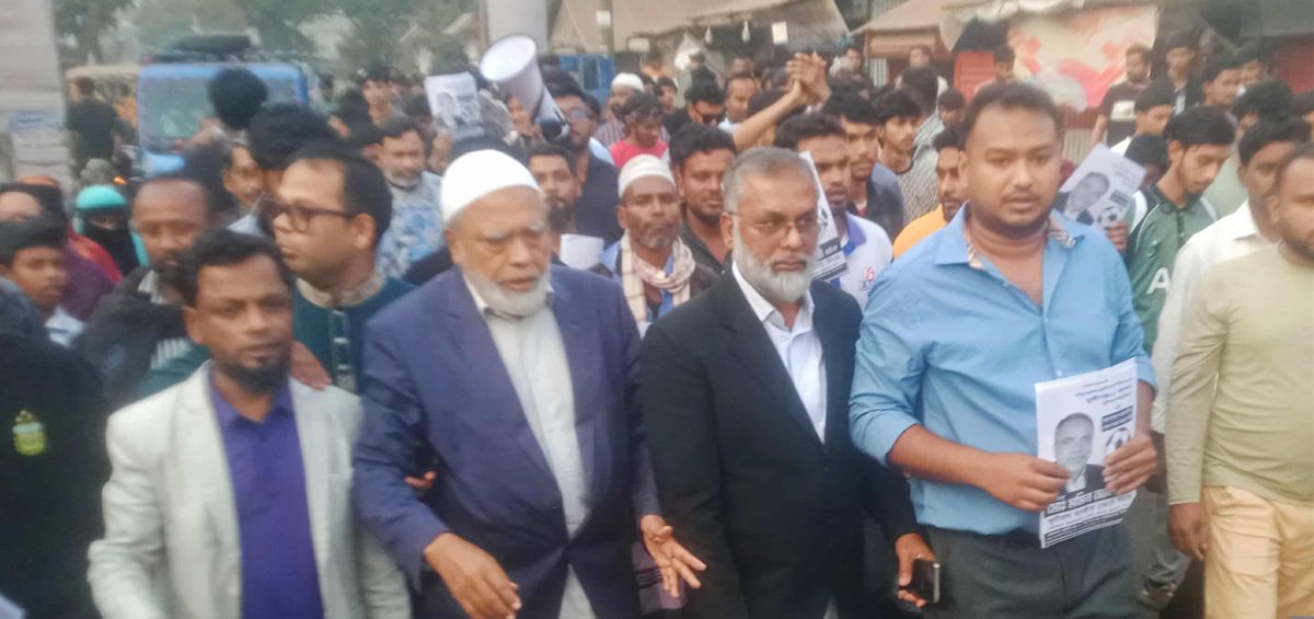সিরাজদিখানে হাজারো নেতাকর্মী নিয়ে জোড়ালো ভাবে নেমে পরেছে স্বতন্ত্র প্রার্থী মমিন আলী