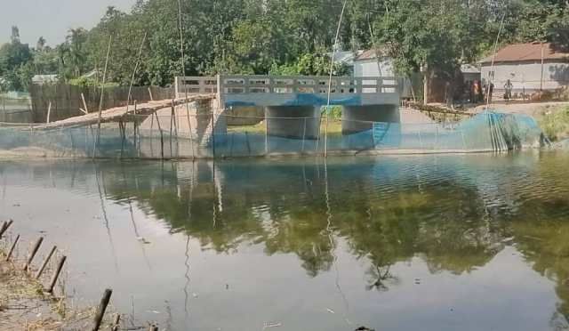 সুন্দরগঞ্জে সেতু আছে সড়ক নেই, ভোগান্তিতে এলাকাবাসি