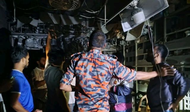 হোমনায় ব্যাটারি বিস্ফোরণে দোকানে অগ্নিকাণ্ড: ৩ লাখ টাকার ক্ষয়ক্ষতি