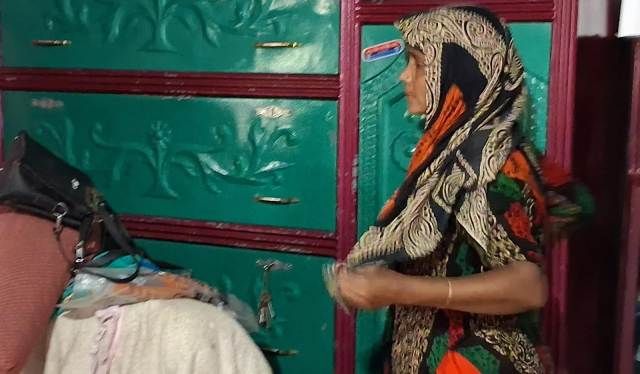 অস্ত্রের মুখে জিম্মি করে প্রবাসীর ঘরে ডাকাতি