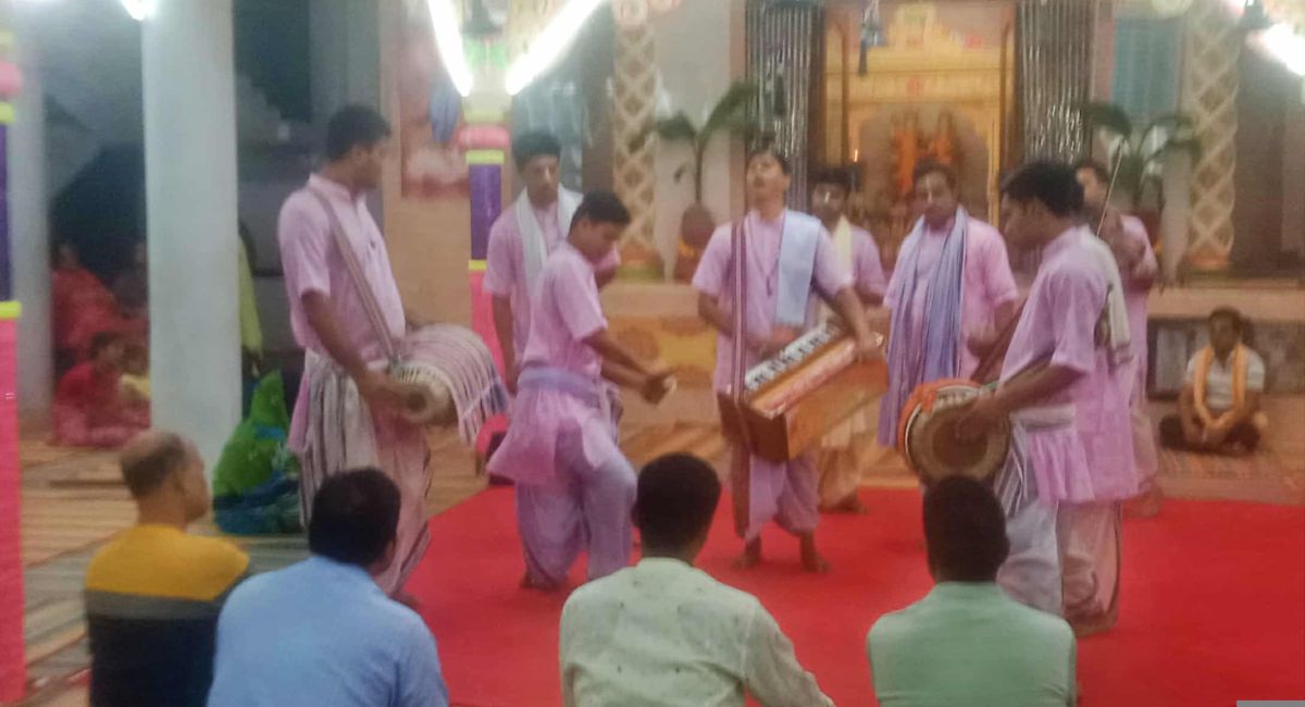 সিরাজদিখানে ৫৬ প্রহরব্যাপী শ্রী শ্রী তারকব্রহ্ম মহানাম যজ্ঞ অনুষ্ঠিত