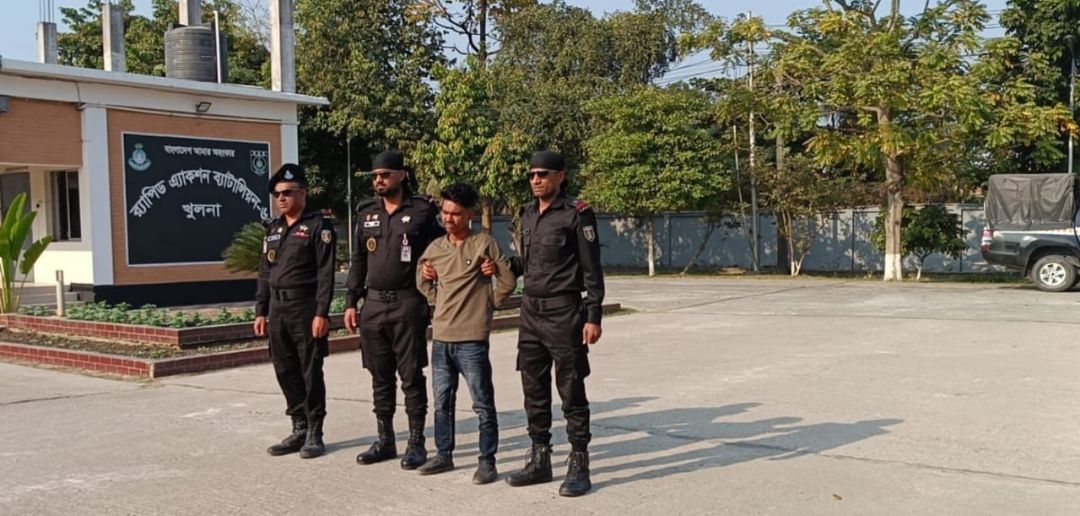 খুলনা নগরীর আদালত পাড়ায় প্রকাশ্য দিবালোকে দ্বৈত হত্যাকাণ্ডের ঘটনার অভিযুক্ত গ্রেপ্তার