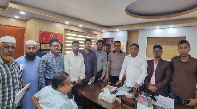 খুলনা জেলা পরিষদের প্রশাসক মোঃ মনিরুল হাসান বাপ্পির সঙ্গে মফস্বল প্রেসক্লাবের নেতৃবৃন্দের সৌজন্য স্বাক্ষাত