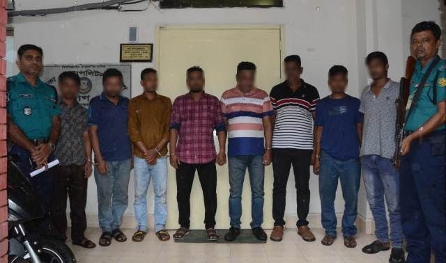 ডাকাত দলের আট সক্রিয় সদস্যকে গ্রেফতার করেছে শাহবাগ থানা পুলিশ