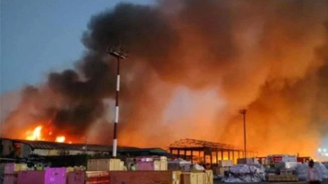 সাতক্ষীরার বাদামতলায় আলম মার্কেটে ভয়াবহ অগ্নিকান্ড, ৪০ লক্ষাধিক টাকার ক্ষতি হয়েছে