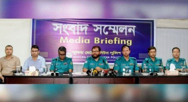খুলনা মেট্রোপলিটন পুলিশের বক্তব্য মাদক ও যানজট আমাদের চ্যালেঞ্জ: কেএমপি কমিশনার