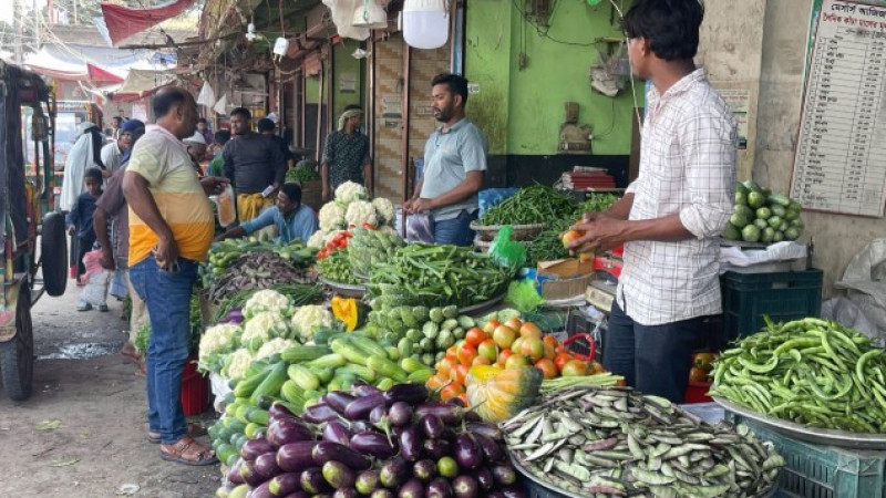 বাজার স্থিতিশীল থাকায় ভোলায় ক্রেতাদের মাঝে স্বস্তি