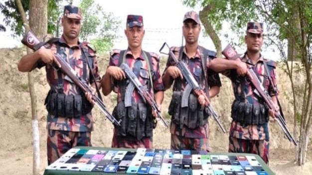 চাঁপাইনবাবগঞ্জ সীমান্তে বিজিবির অভিযানে ৮৮টি ভারতীয় মোবাইল ফোন জব্দ
