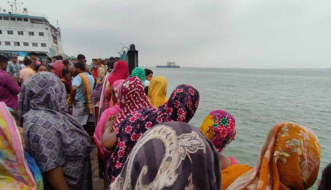 দৌলতদিয়া ফেরিঘাটে আবারও ডুবে গেছে যাত্রীবাহী বাস