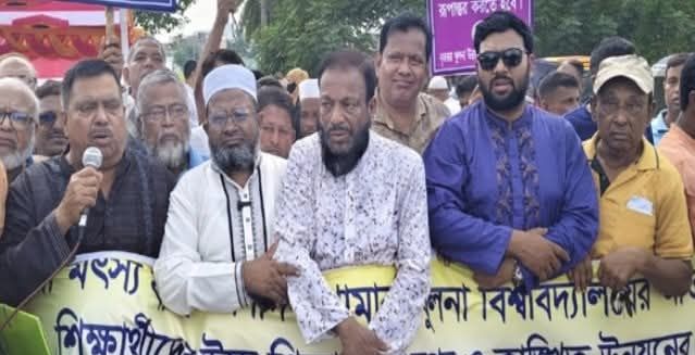 গল্লামারী মৎস্য বীজ উৎপাদন খামার বিশ্ববিদ্যালয়ের আওতায় অধিগ্রহণের দাবিতে মানববন্ধন