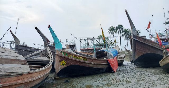 ইলিশের প্রধান প্রজনন মৌসূম চলমান থাকায়: ভোলায় জেলেদের কাছ থেকে ঋণের কিস্তি আদায় স্থগিত