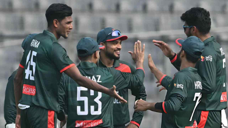 পাকিস্তানকে উড়িয়ে দিলো বাংলাদেশ