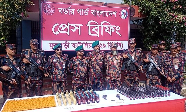 ফুলবাড়ী সীমান্তে দুইটি বিদেশি ওয়ান শুটার গান ও বিপুল পরিমাণ মাদক উদ্ধার