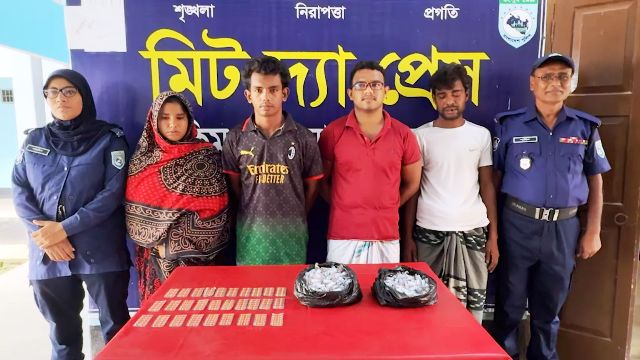 হিলিতে ৫৮০ পিস এ্যাম্পোল ও ৩১০পিস নেশাজাতীয় ট্যাবলেটসহ ৪ মাদক কারবারীকে আটক করেছে পুলিশ