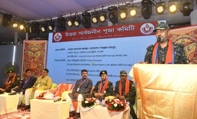 শারদীয় দুর্গাপূজার নিরাপত্তায় সর্বোচ্চ সতর্কতা: উত্তরা মন্দিরে আনসার-ভিডিপি মহাপরিচালকের পরিদর্শন