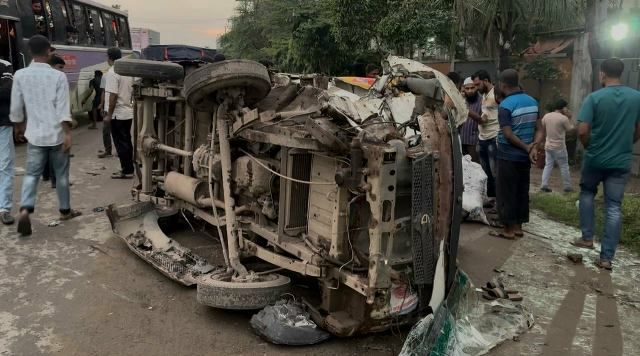 রূপগঞ্জে ঢাকা সিলেট মহাসড়কে ট্রাক-লেগুনা মুখোমুখি সংঘর্ষে চালক সহ আহত-৮