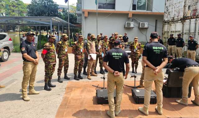 বাংলাদেশ সেনাবাহিনীর প্রশিক্ষণ দল কর্তৃক ডিএমপির বোম্ব ডিসপোজাল ইউনিট পরিদর্শন