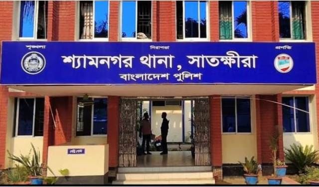 শ্যামনগরে ঘের দখলকে কেন্দ্র করে চার নারীসহ আটজনকে কুপিয়ে জখম