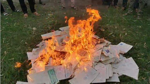 দিনাজপুরের হাকিমপুর সাব-রেজিস্টার অফিসে পুরনো না দাবিকৃত দলিল ধ্বংস করা হয়েছে