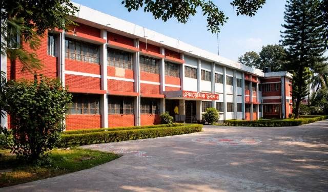 জ্বালানি সংকটে যখন আক্রান্ত দেশের শিক্ষা ব্যবস্থা, নিটার অনলাইন-অফলাইনের কোন পথে হাঁটবে