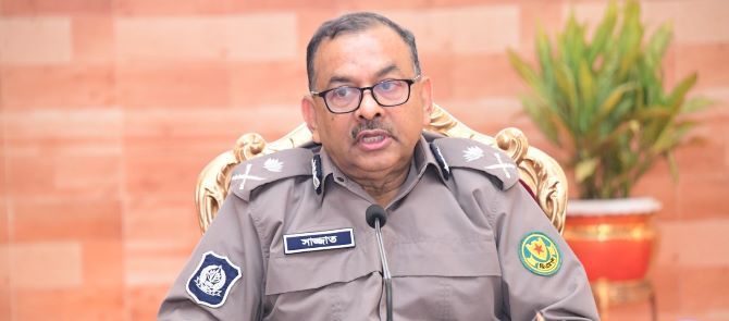 আসন্ন ত্রয়োদশ সাধারণ নির্বাচন ও গণভোটে দল মতের ঊর্ধ্বে থেকে একটি ত্রুটিবিহীন নির্বাচন উপহার দিতে হবে: ডিএমপি কমিশনার