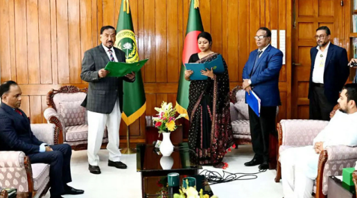শপথ নিলেন এনসিপির নুসরাত তাবাসসুম
