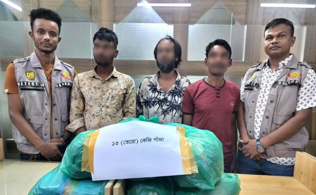 ১৩ কেজি গাঁজাসহ তিন মাদক কারবারিকে গ্রেফতার করেছে ডিবি