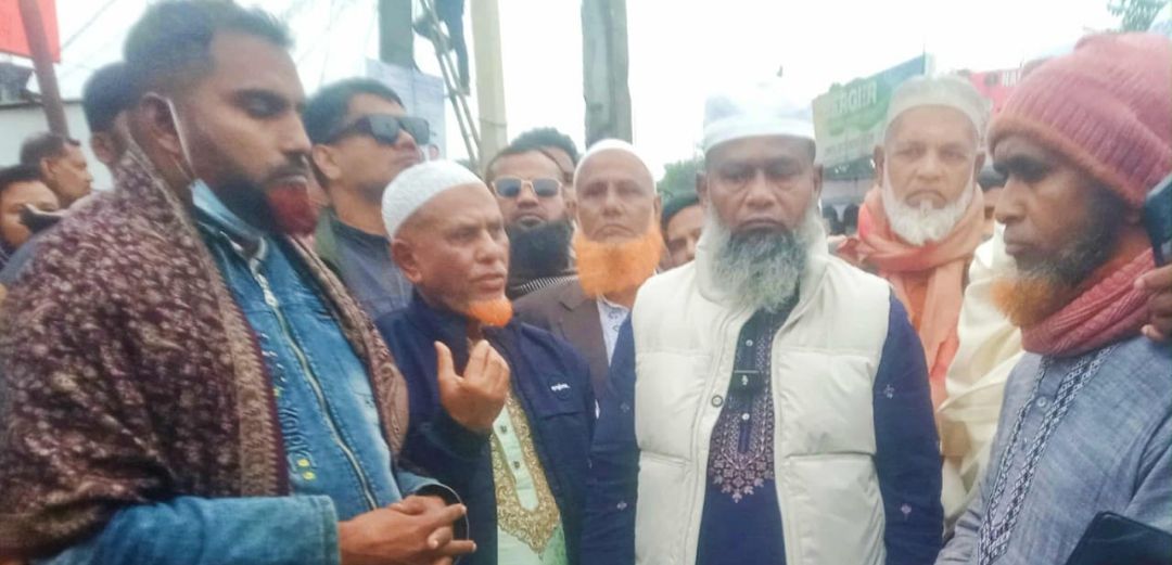 সিরাজদিখান বাজারে আগুনে পোড়া ক্ষতিগ্রস্থ স্থান পরিদর্শন করেন শেখ মো: আব্দুল্লাহপুর