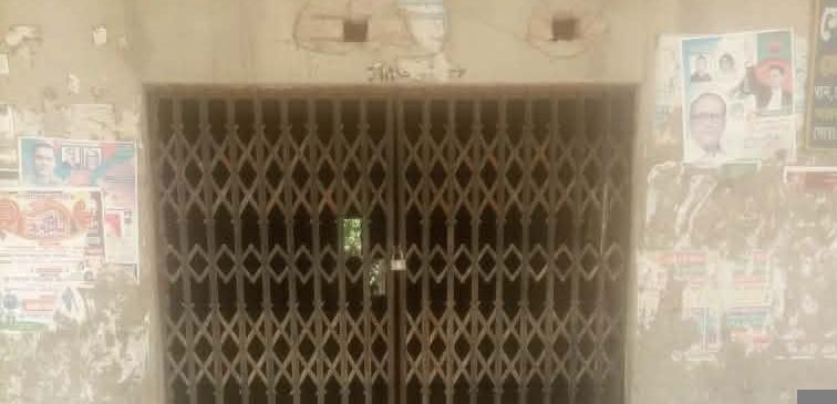 সাপাহারে খালাসের দাম বৃদ্ধিতে বিরোধ, দেড় শতাধিক ধান্য আড়তে কেনা-বেঁচা বন্ধ