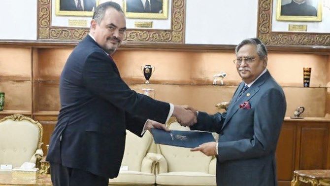 রাষ্ট্রপতির কাছে নতুন মার্কিন রাষ্ট্রদূতের পরিচয়পত্র পেশ