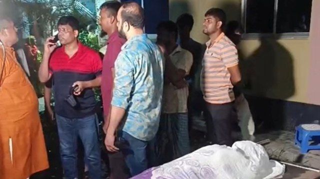 খুলনার বয়রা পুজো খোলায় সংলগ্ন এলাকায় অতিরিক্ত মদ্যপানে পাঁচ জনের মৃত্যু হয়েছে
